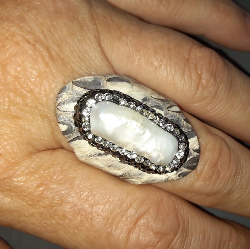 LA fashion ring